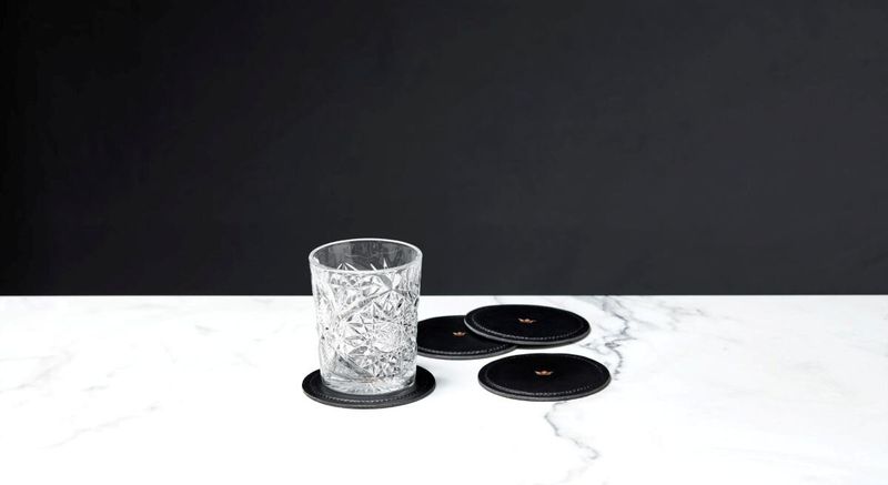 DUTCHDELUXES Drikkebrikke i skinn 4pk, Svart