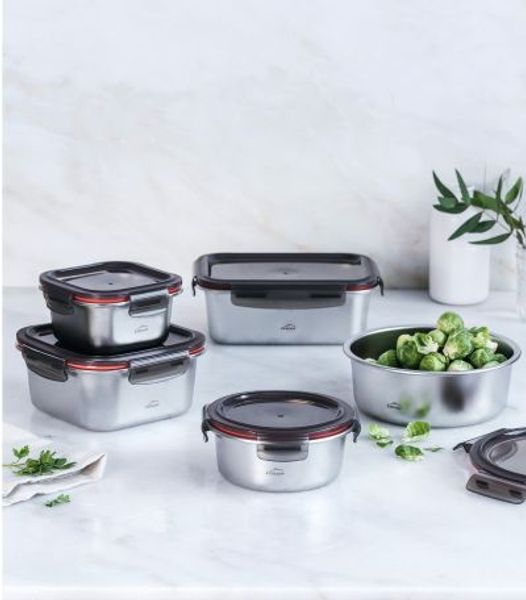 Lacor er en spansk produsent av kjøkkenutstyr. De produserer alt av elektroniske produkter som Blender, stavmikser, etc. til bestikk, skjærefjøler og mikrobølgesikre matbokser i stål.